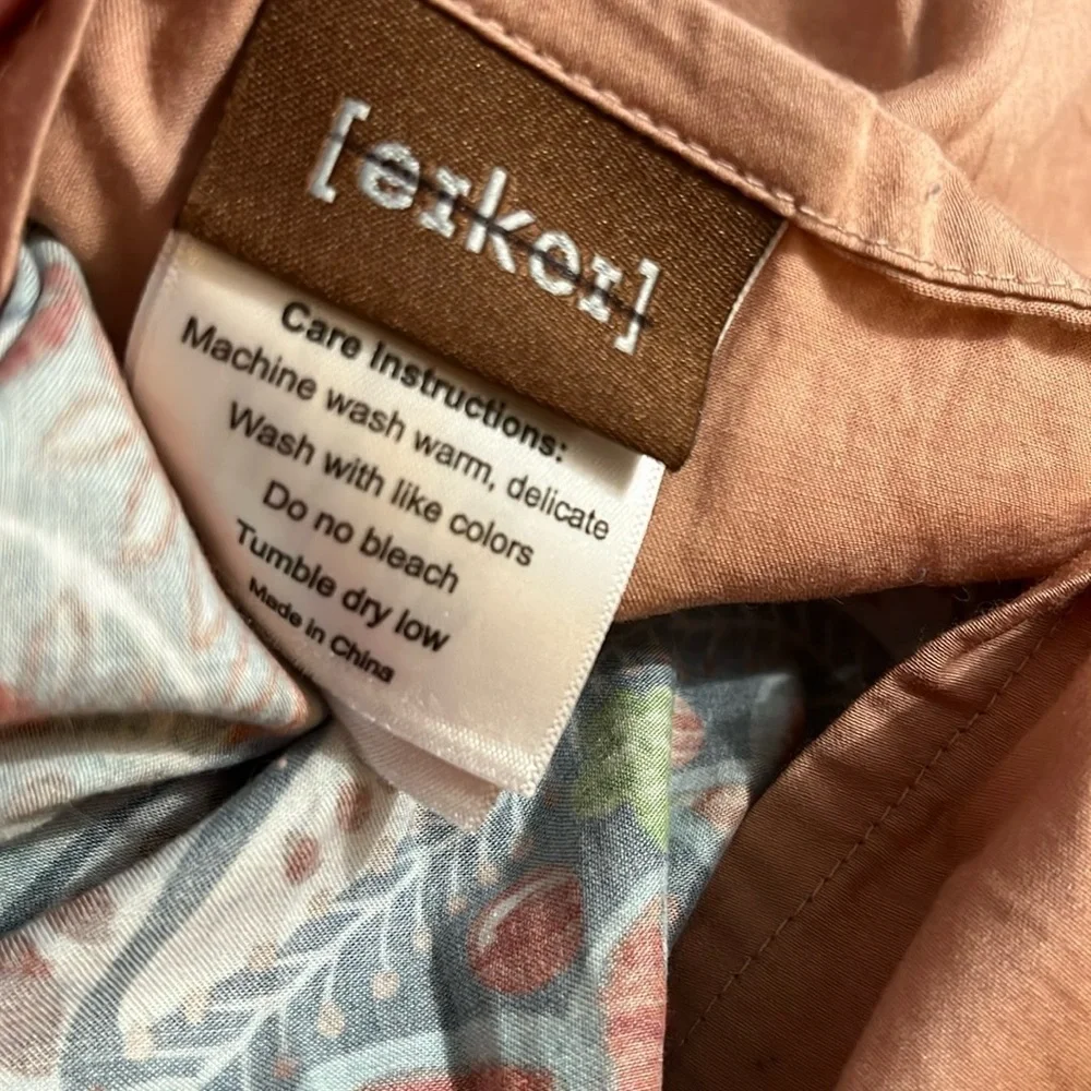 Eikei Home Medallion Pair of Standard Shams NEW
